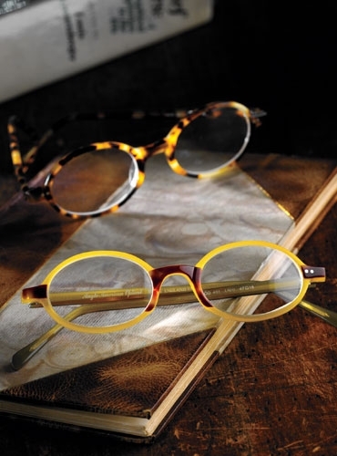Amber With Gold Readers