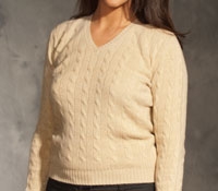Ladies Cashmere V-Neck Cable Knit Sweater in Oatmeal