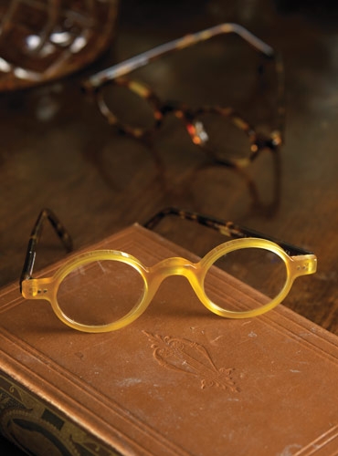 Honey Archival Round Frame with Tortoise Temples
