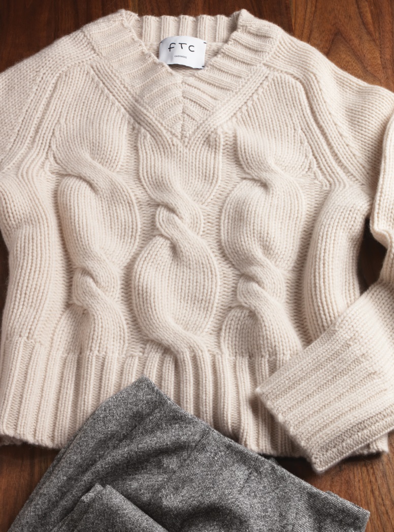 V-neck Cashmere Cable Sweater in Fawn