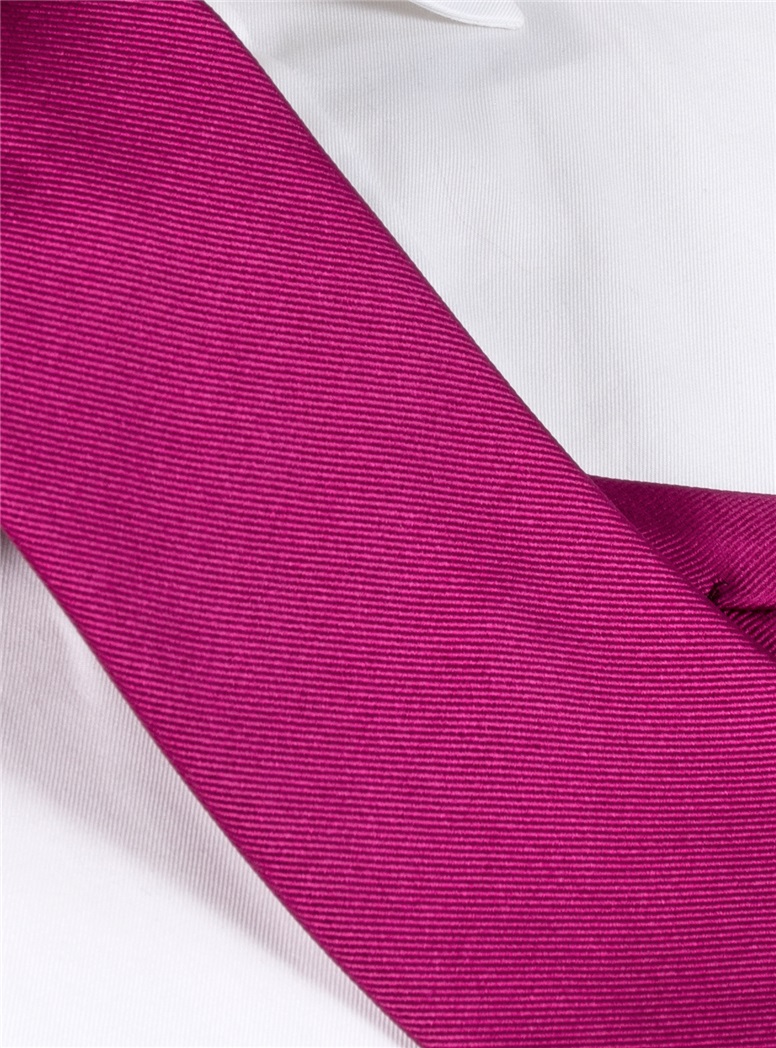 Silk Solid Signature Tie in Magenta