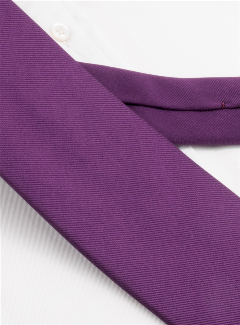 Silk Solid Signature Tie in Eggplant