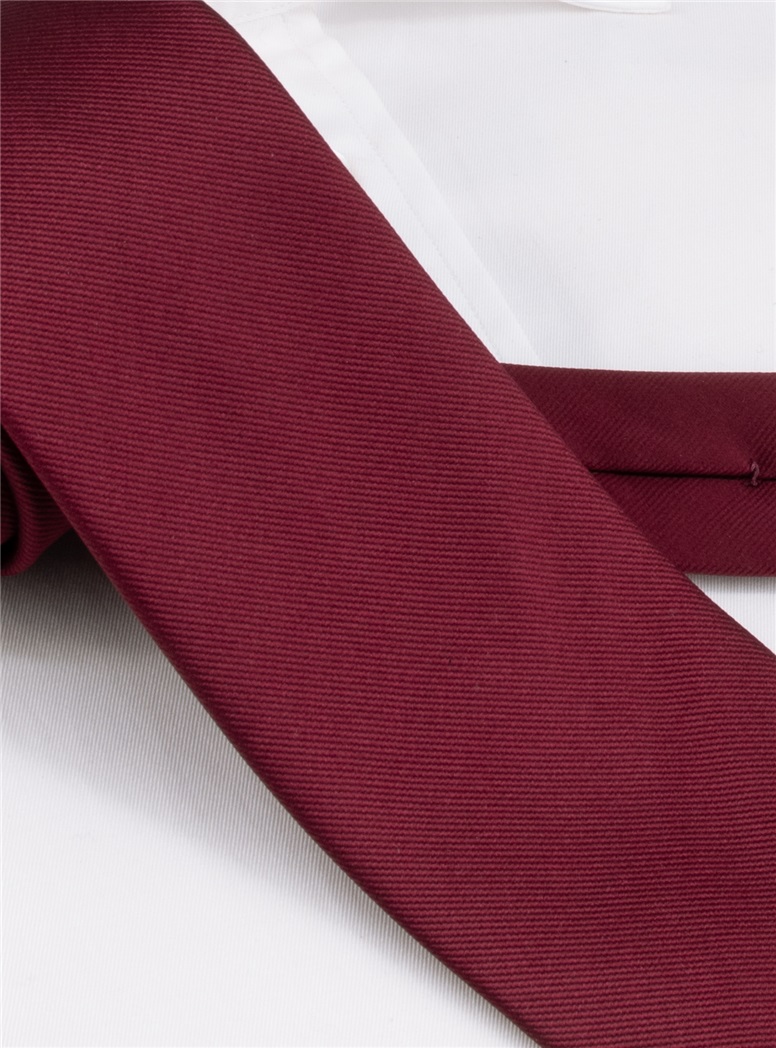 Silk Signature Solid Tie in Burgundy