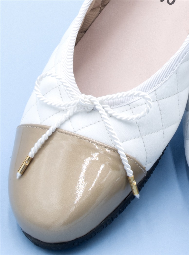 Ladies Quilted Flats in White and Champagne