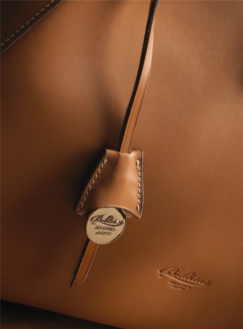 Ladies Leather Shoulder Bag in Golden