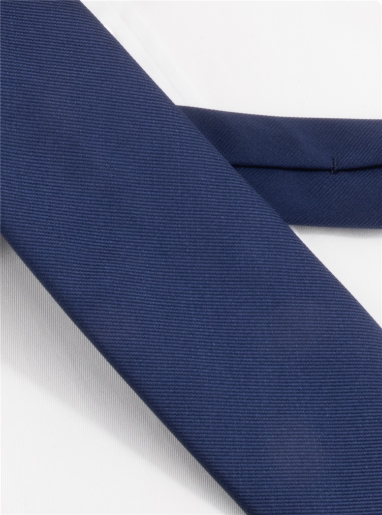 Silk Solid Signature Tie in Navy