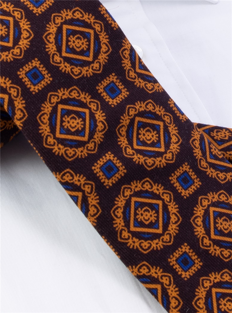 Wool Medallion Printed Tie in Wine