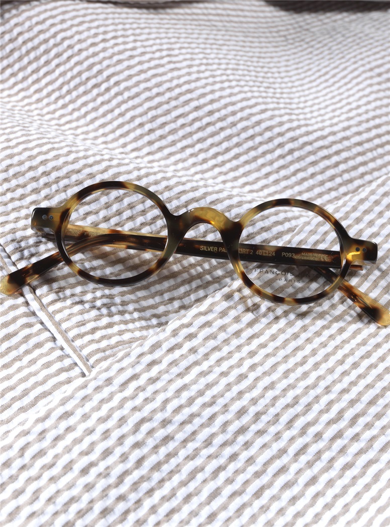 Archival Round Frame in Light Tortoise