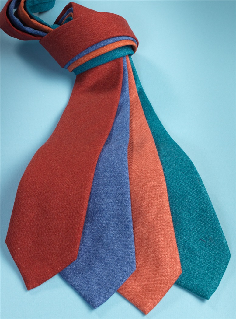 Silk and Cashmere Solid Tie in Chilli