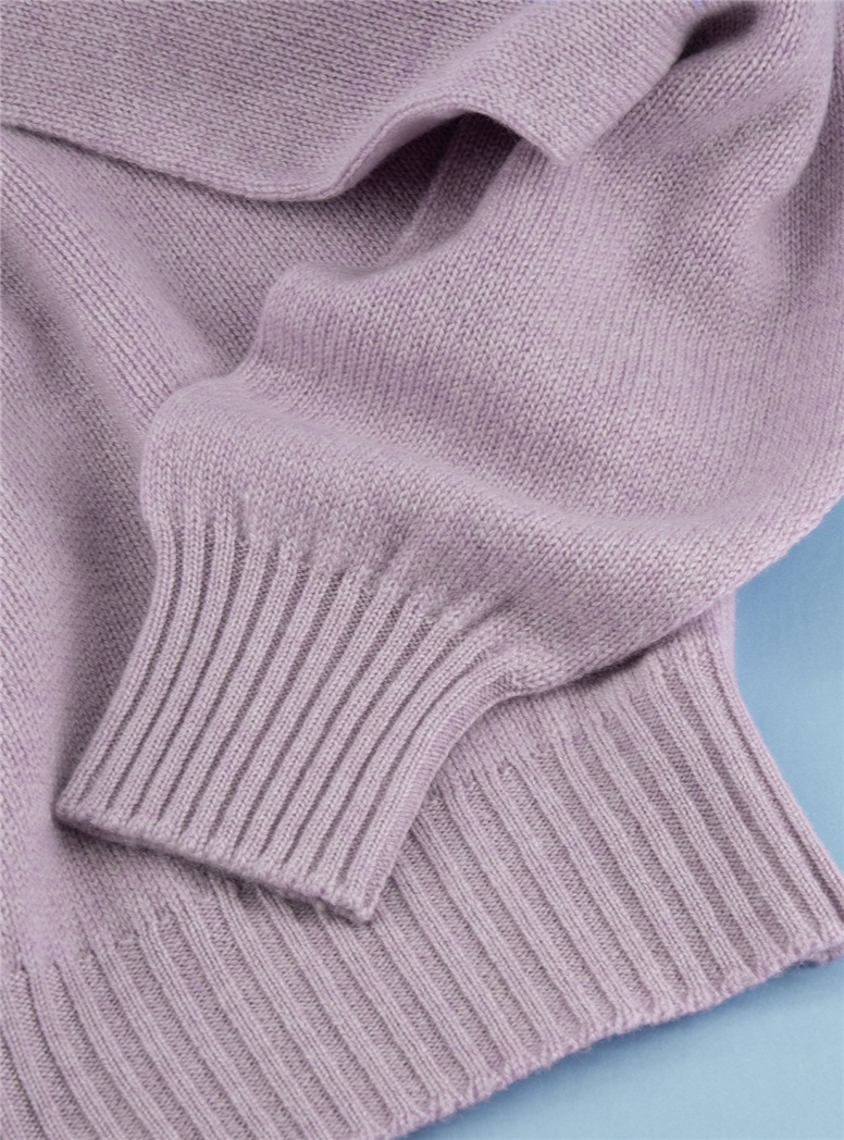 Cashmere Crewneck Sweater in Thistle