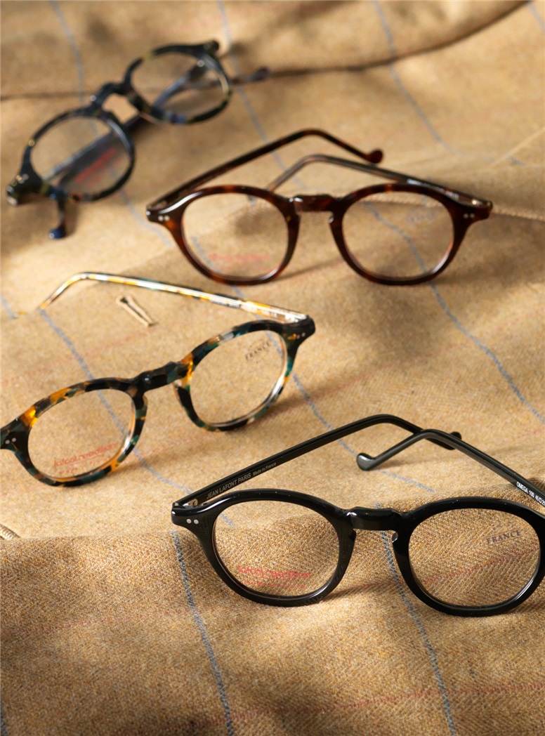 Nearly Round Bold Frames in Black