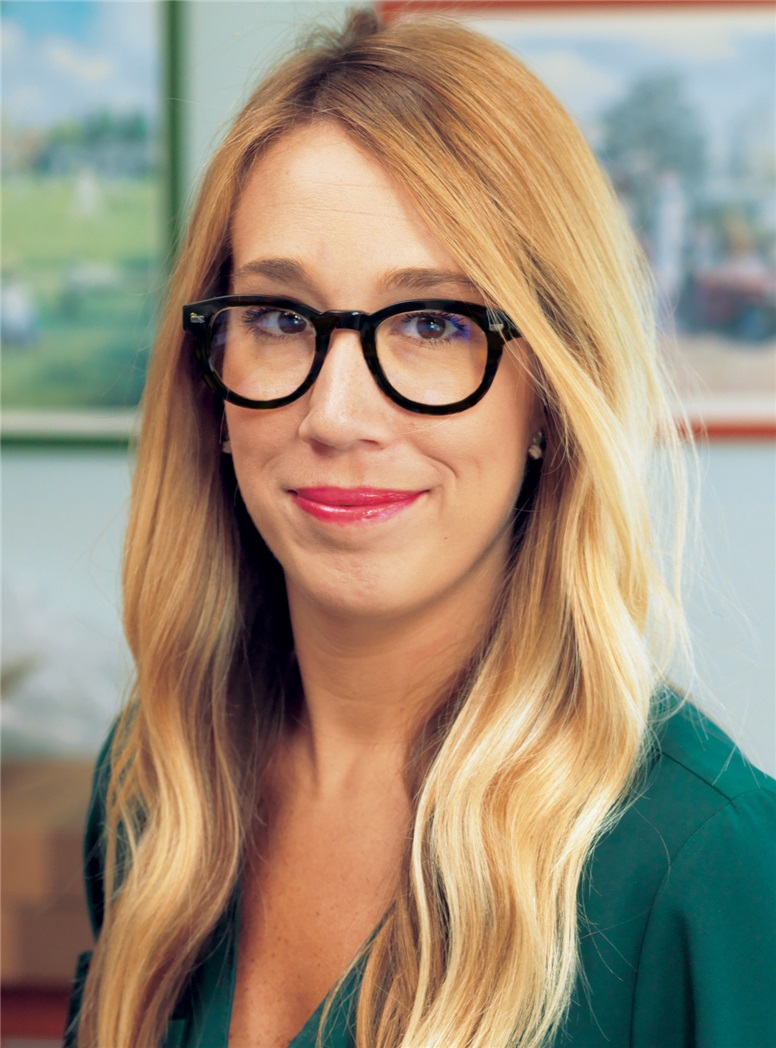 Bold Semi-Square Frame in Black