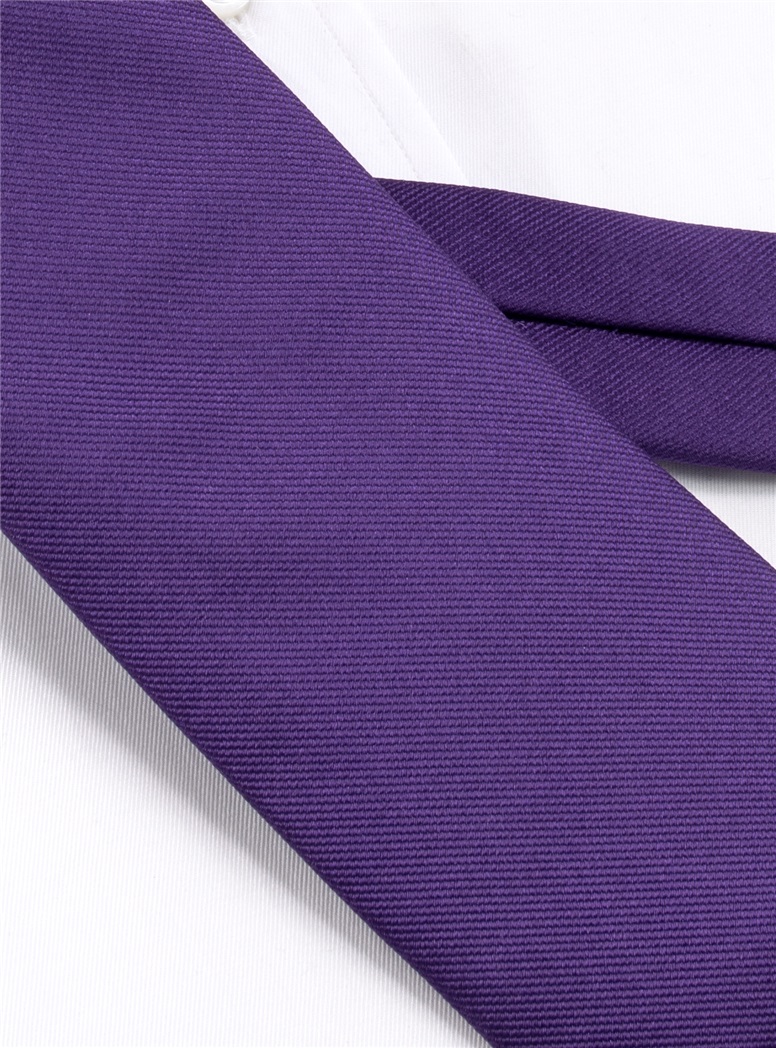 Silk Solid Signature Tie in Violet