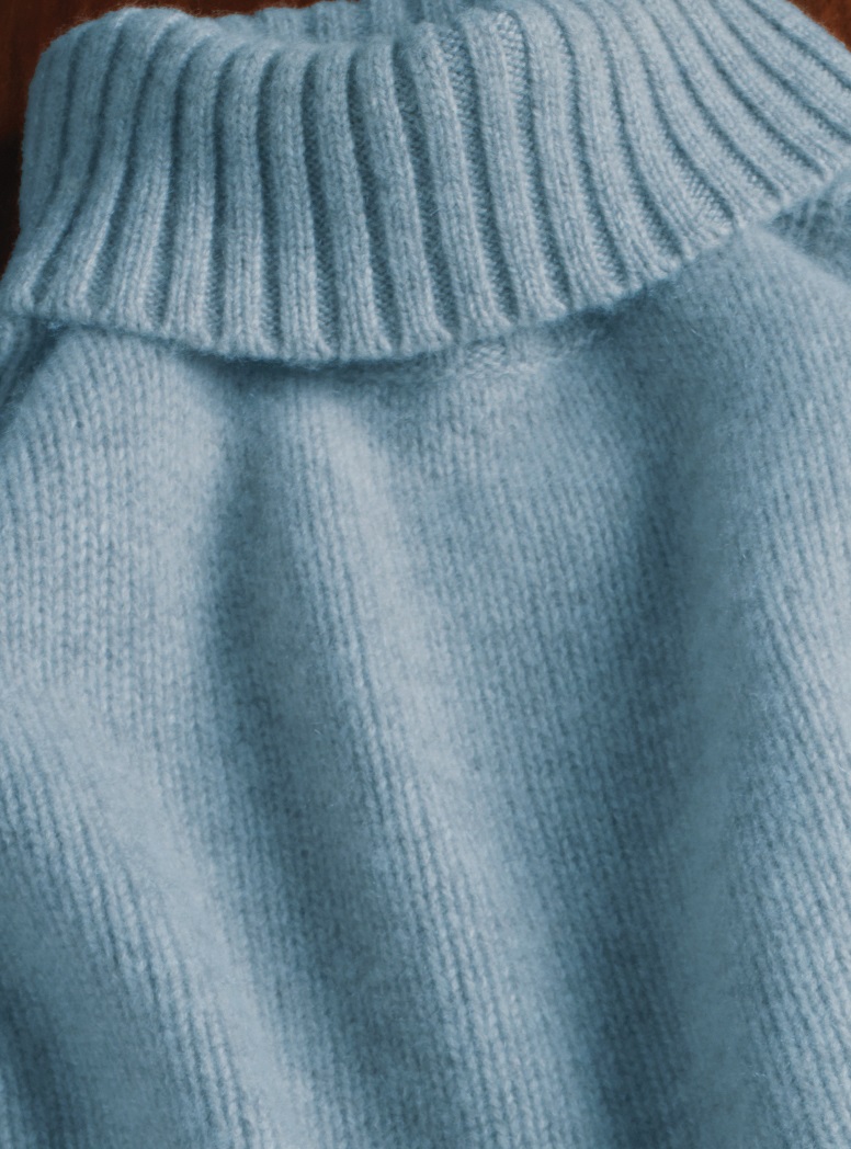 Ladies Cashmere Turtleneck Sweater in Mist