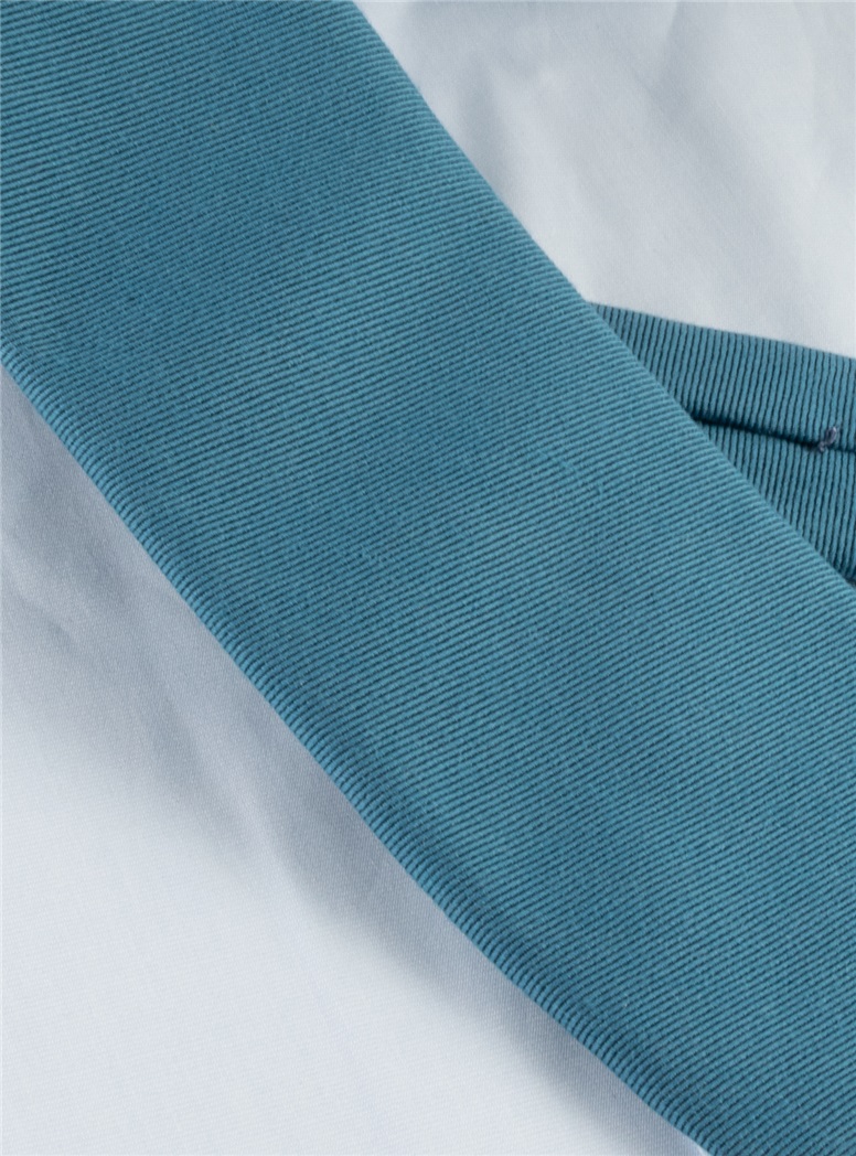 Silk and Wool Solid Tie in Teal