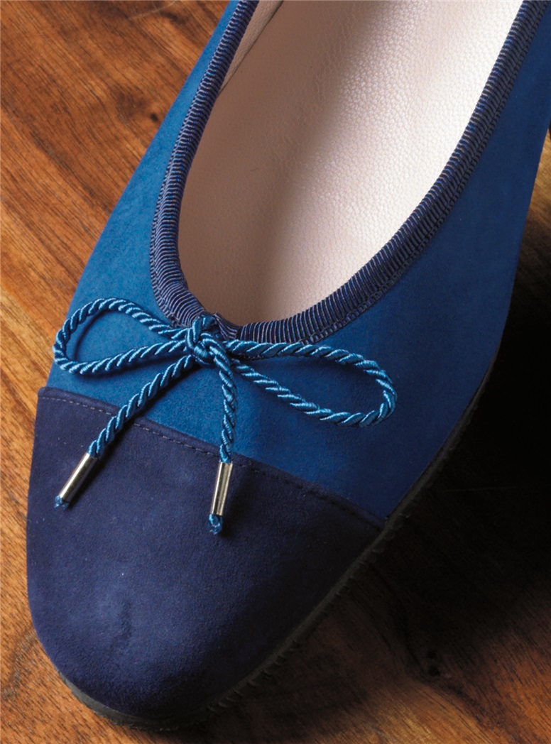 Ladies Suede Flats in Marine