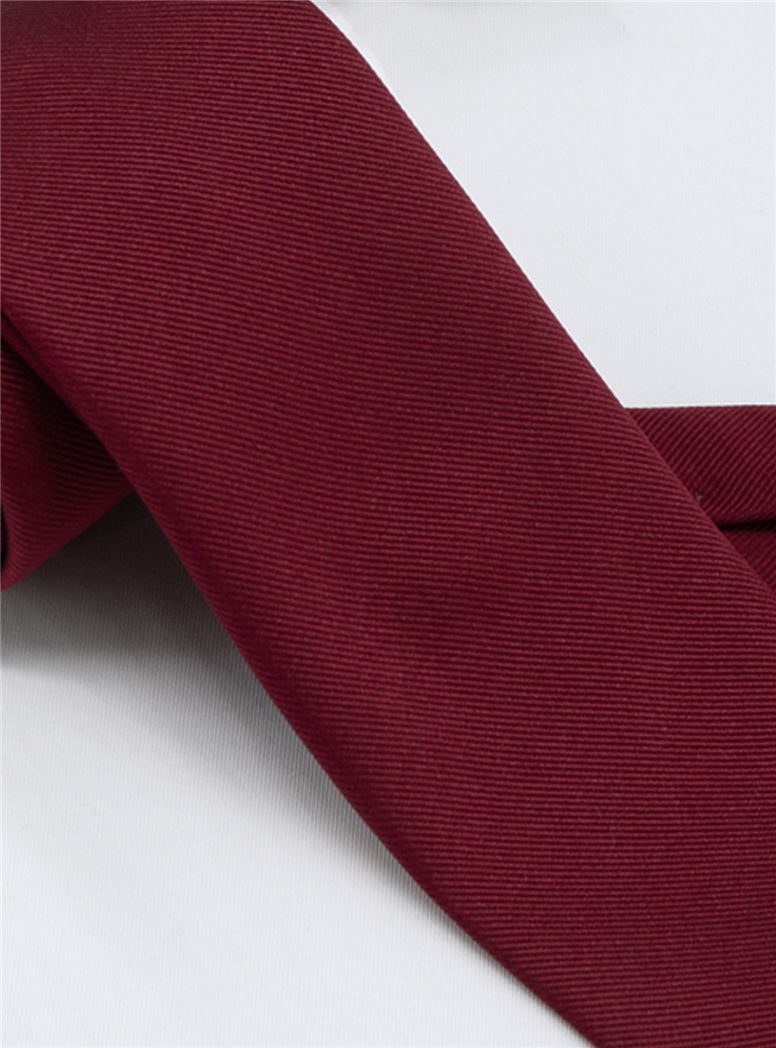 Silk Signature Solid Tie in Wine