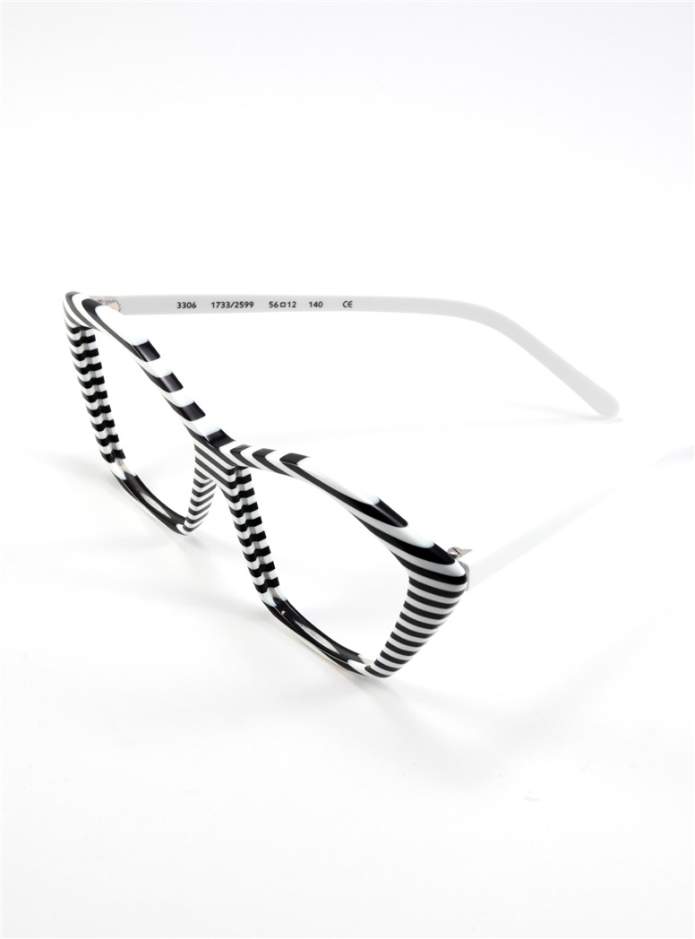 Multi-Stripe Wissing Frame in Black and White