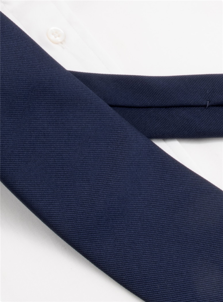 Signature Silk Solid Tie in Navy