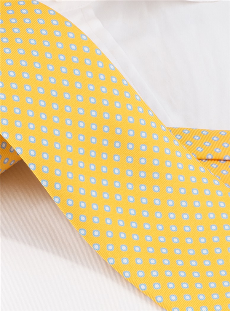 Printed Silk Tie in Yellow