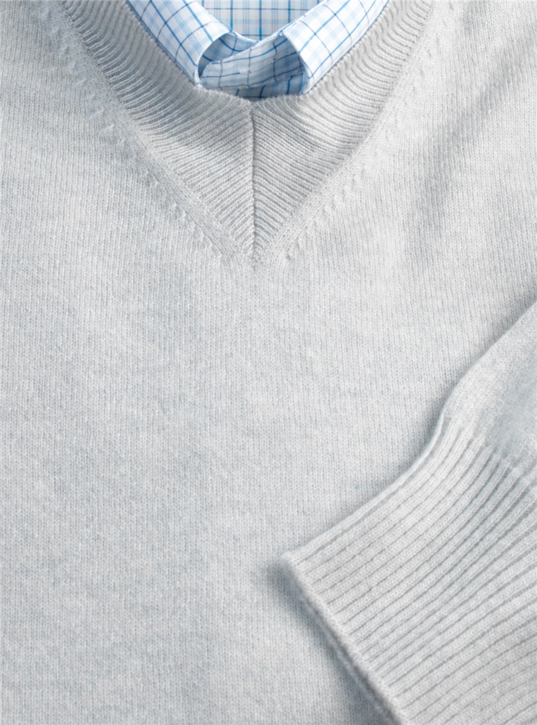 Cashmere V-neck Sweater in Stone