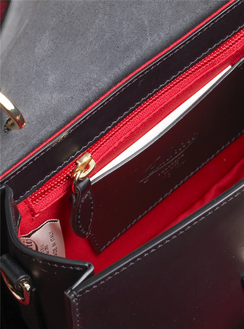 Ladies Top Handle Purse in Black