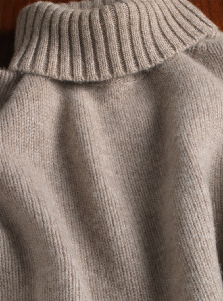 Ladies Cashmere Turtleneck Sweater in Driftwood