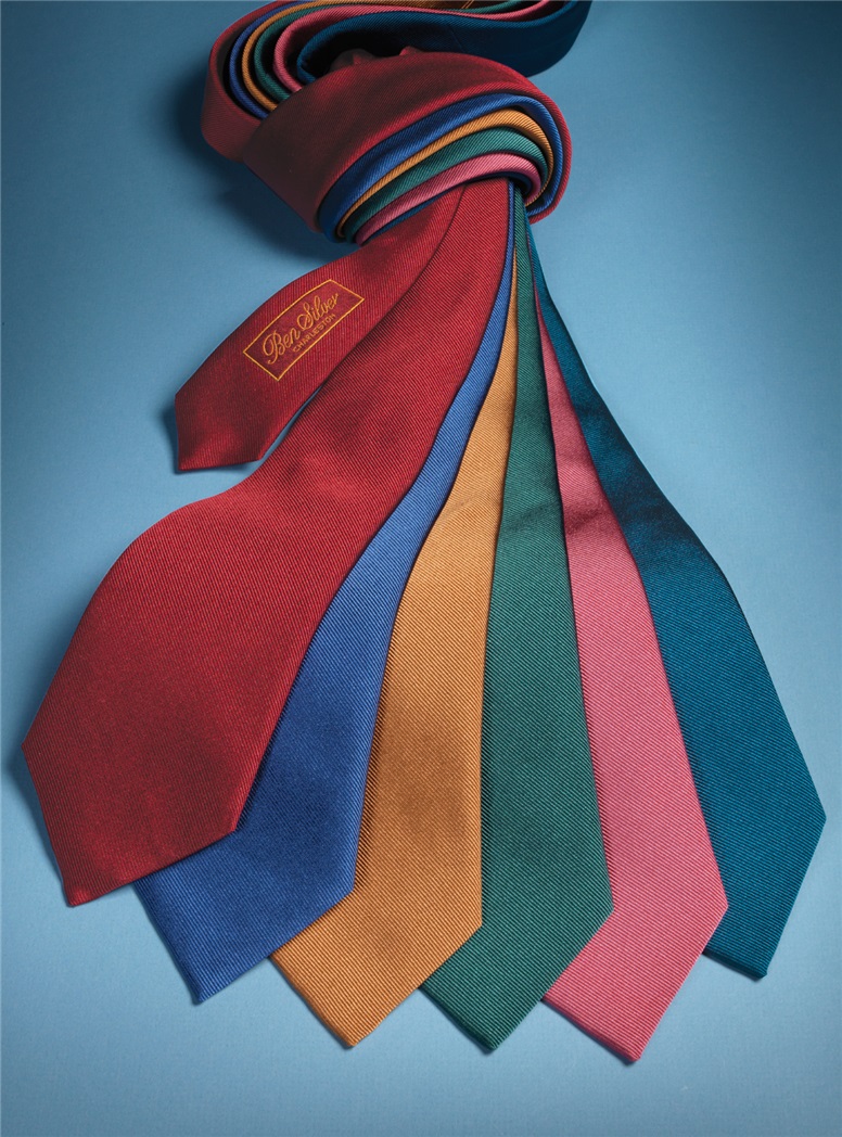 Silk Solid Signature Tie in Coral