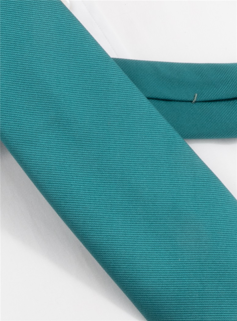 Silk Solid Signature Tie in Teal