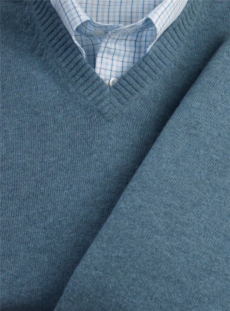 Cashmere V-neck Sweater in Fog