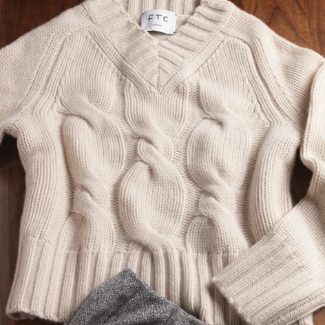 V-neck Cashmere Cable Sweater in Fawn