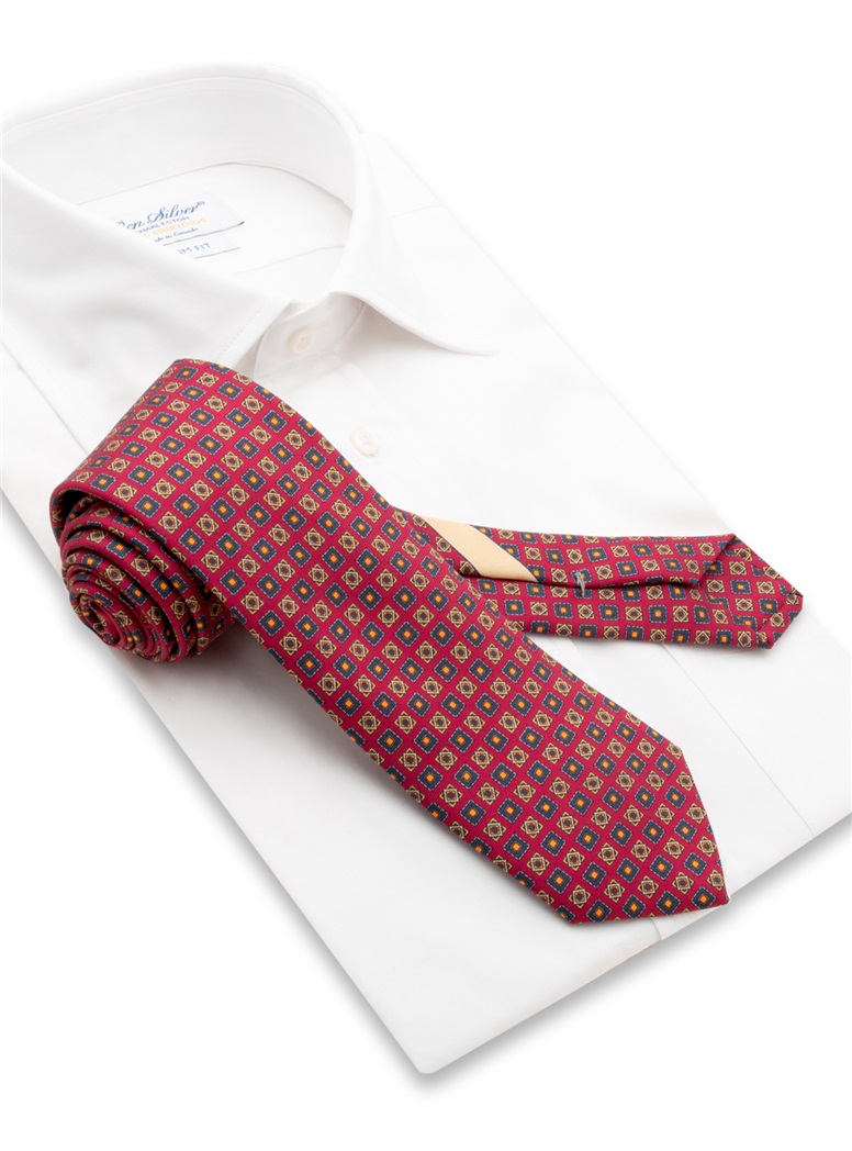 Silk Tie in Neat Merlot