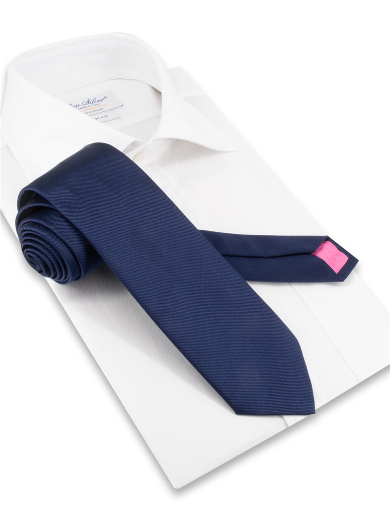 Silk Solid Signature Tie in Navy