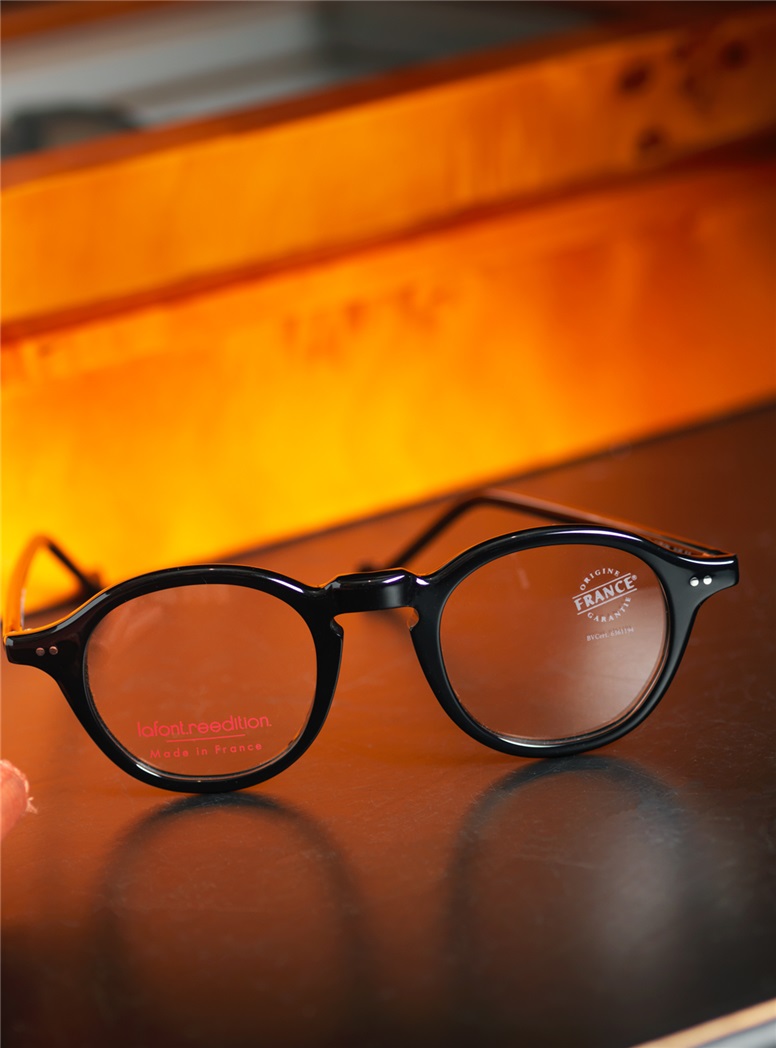 Nearly Round Bold Frames in Black