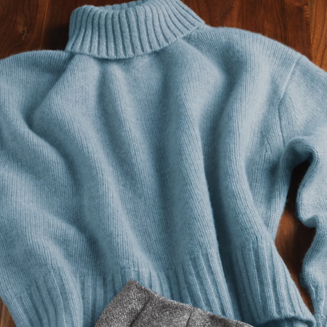 Ladies Cashmere Turtleneck Sweater in Mist