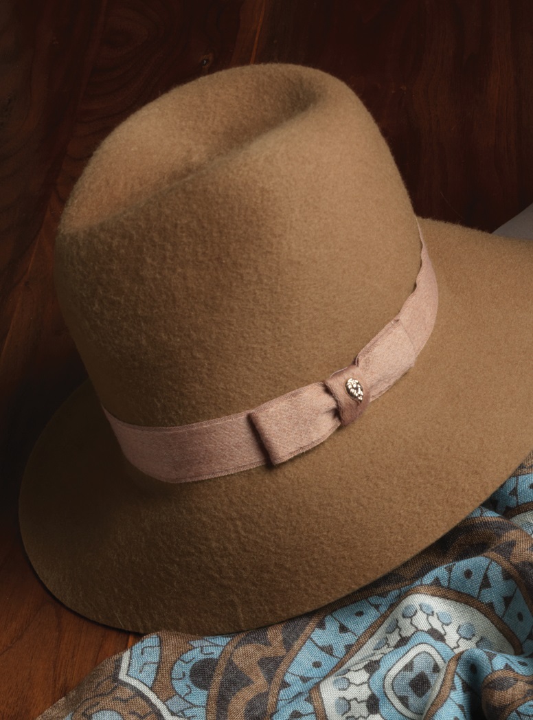 Cashmere Felt Hat in Camel