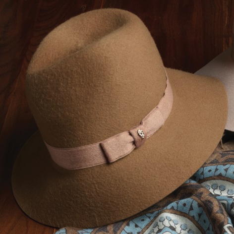Cashmere Felt Hat in Camel