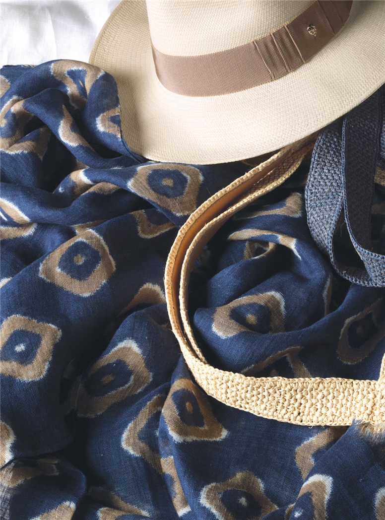 Linen Diamond Printed Scarf in Navy