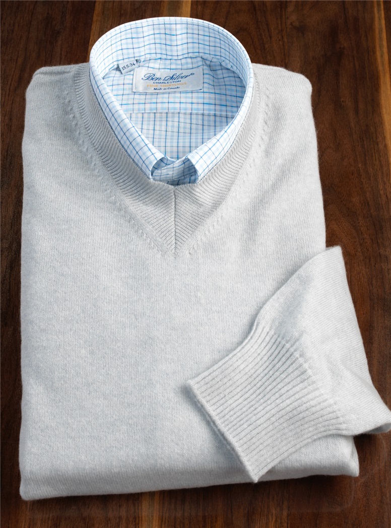 Cashmere V-neck Sweater in Stone