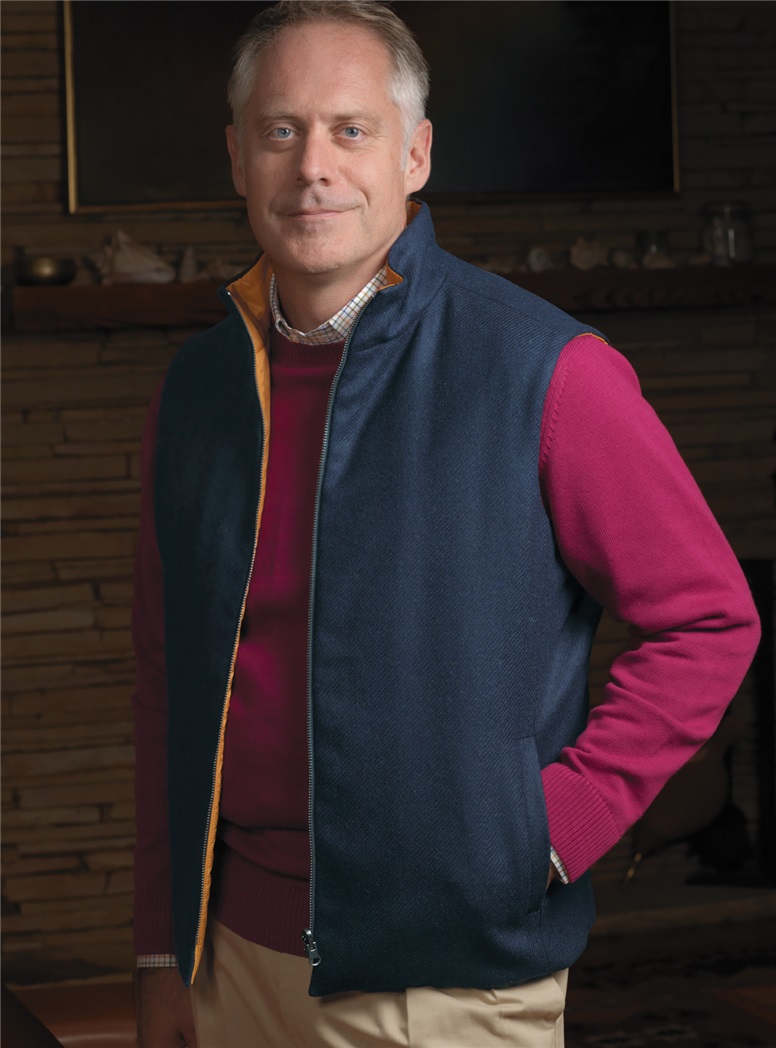 Lightweight Reversible Vest in Navy and Gold