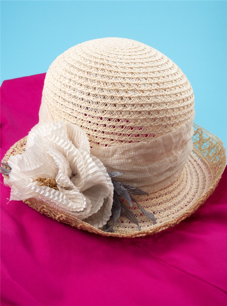 Ladies Cream Cloche Hat with Flower