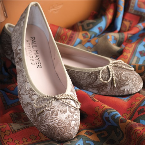 Ladies Velvet Flat in Champagne